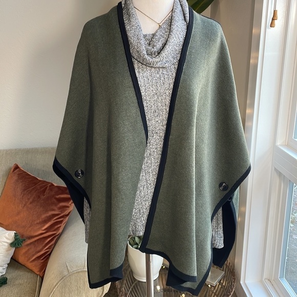 Lilla P reversible open front poncho - Picture 4 of 10